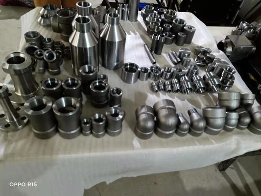Σωλήνων σύνδεσης συναρμολογήσεων 2000lbs άνευ ραφής Asme B16.11 αγκώνων χάλυβα που ενώνεται στενά μαύρος